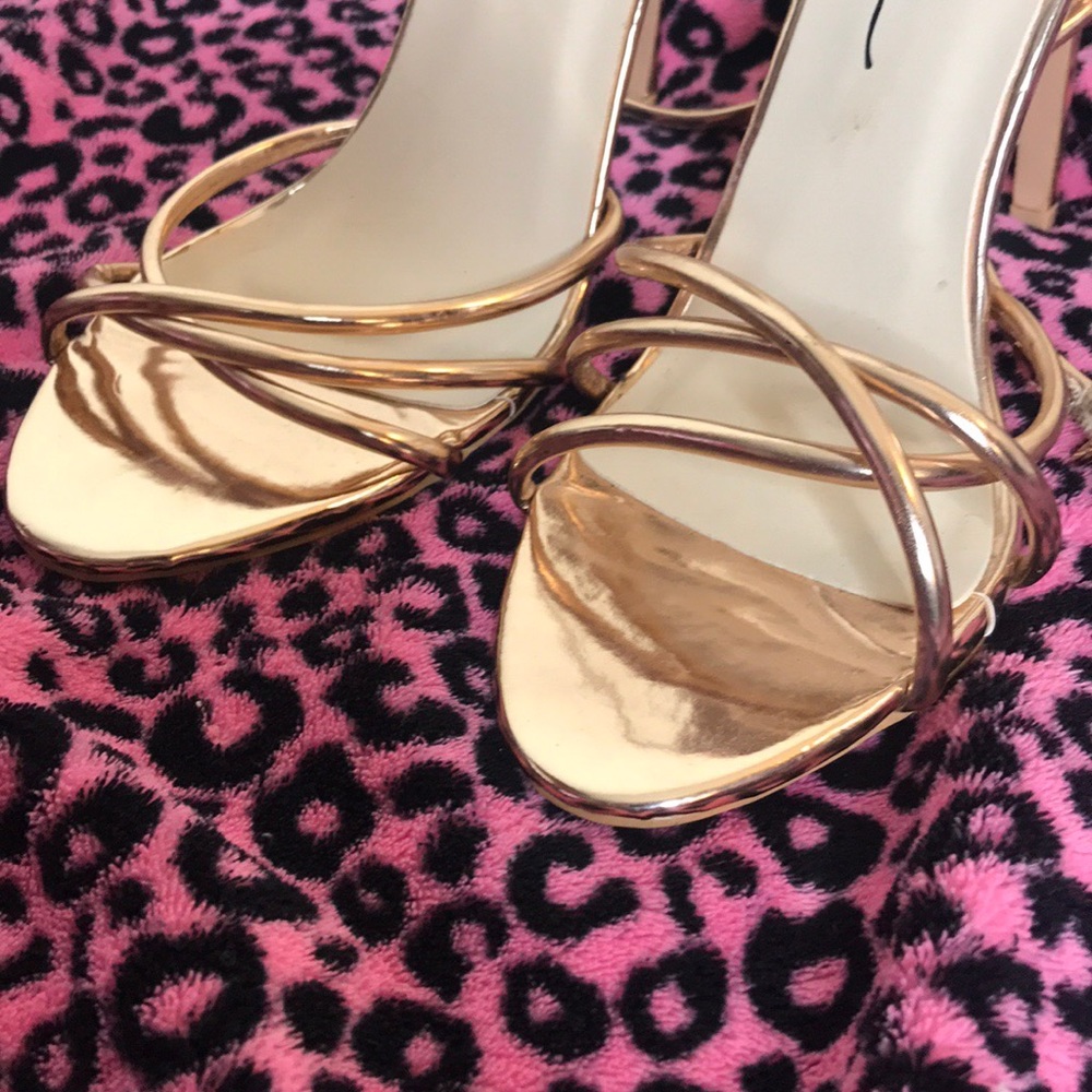 Classy Simple pump - Picture 2 of 3